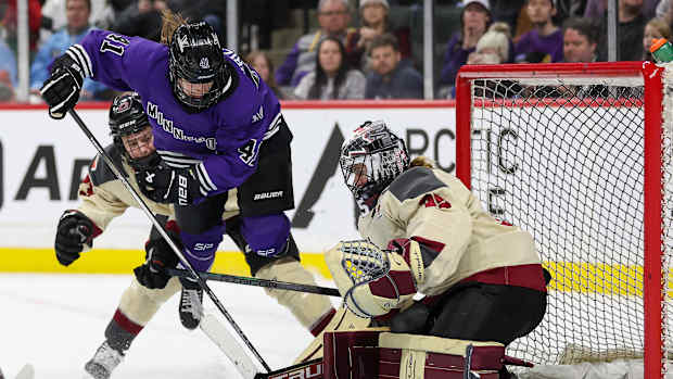 Denisa Krizova shoots on net